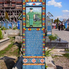 Grabstein auf dem Fröhlichen Friedhof in Săpânța (RO)